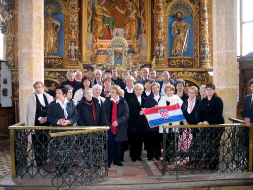 Crngrob 2010-05-16.g.: dan sječanja i komemoracija komunističkim žrtvama (mjesoviti zbor iz Zagreba)