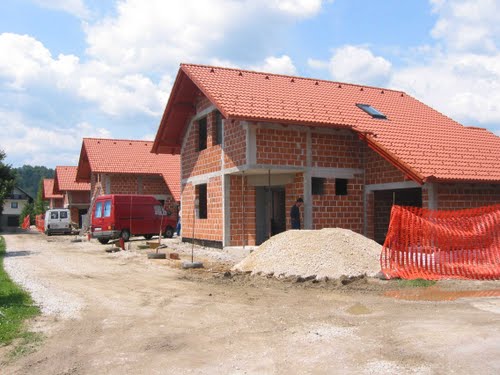 Paška vas 2005 leta, 4 stanovanjske hiše, projektant Dragutin