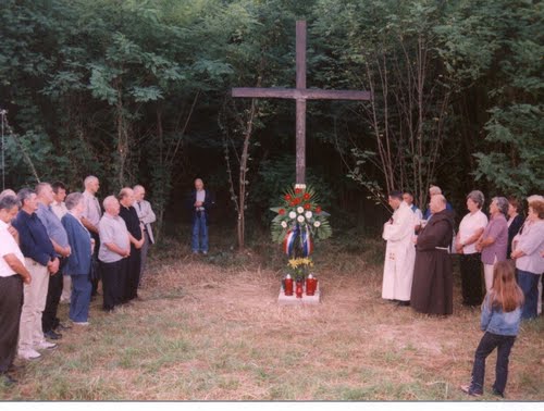 Križ nevine žrtve 'Ksajpe' postavljen 05-07-2003.g.