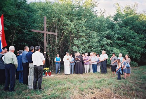 Misa kod križa nevine žrtve 'Ksajpe' (04-07-2004.g.)