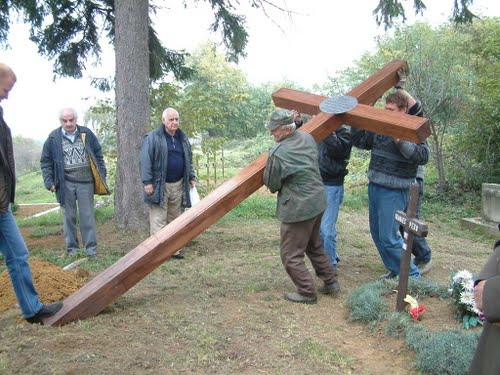 Križ Gornji: postavljanje križa Hrvatskim Domobranima 20-10-2003.g.
