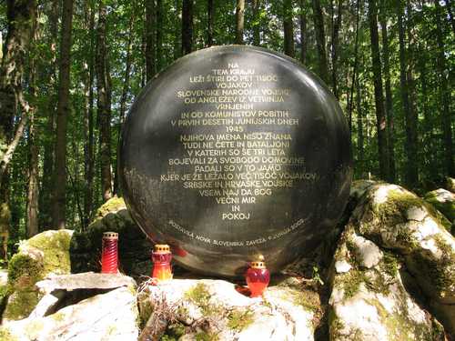 Jama pod Krenom (2007.g.): spomenik slovenski vojski komunističnega divjanja 1945.leta