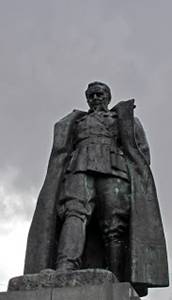 http://2.bp.blogspot.com/-azWkuMAFHGE/Tt-URQ7aYvI/AAAAAAAABZU/3oLPA-lSOo0/s320/JOSIP+BROZ+TITO+TITOV+TRG+VELENJE+02.jpg